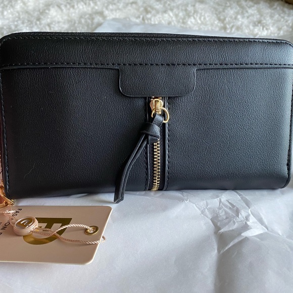 ⭐️NWT Vegan Leather Wallet - Picture 1 of 5
